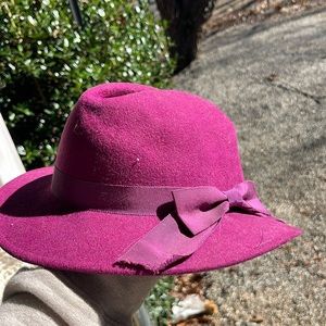 Purple Lancaster wool hat. no size, but seems to be a medium.